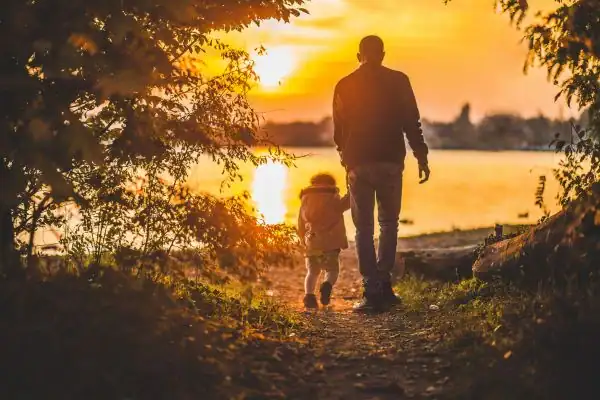 image of dad and child - parental alienation Macclesfield